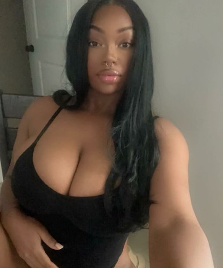 kcurieuse naked model pics