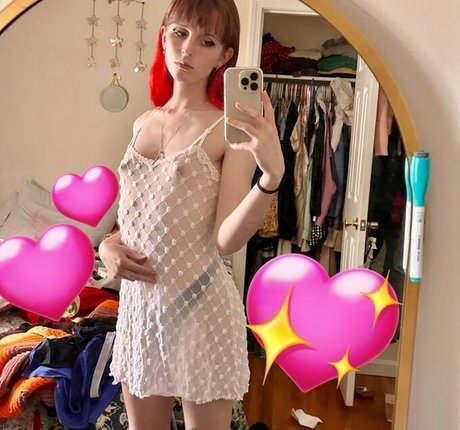 Daychain model sexy pics