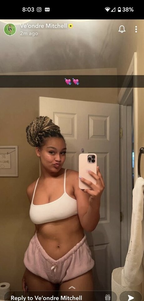 Veondre Mitchell model beautiful pic