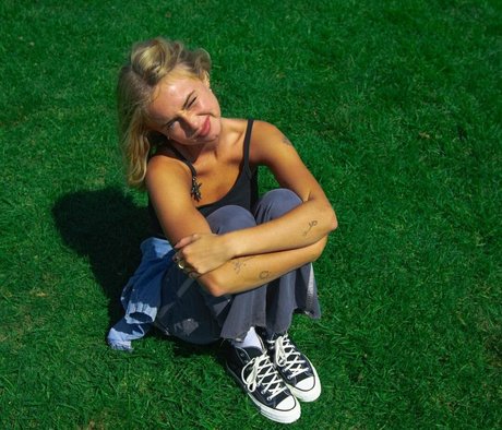 Claire Rosinkranz pornographic star galleries