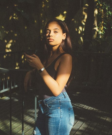 Madwavyy hot model picture