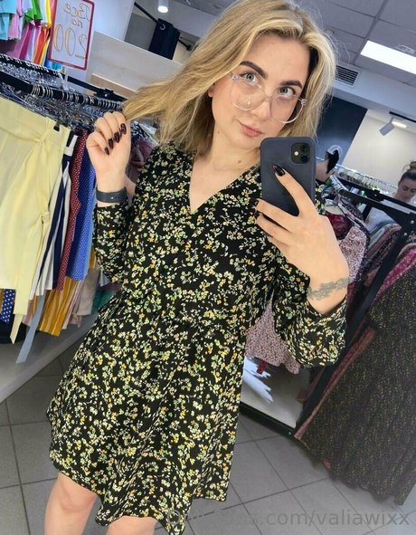 valiawixx pretty pornstar image