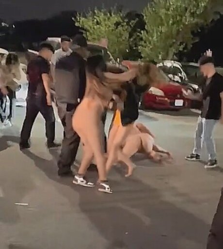 Mulheres Brigando model naked pictures