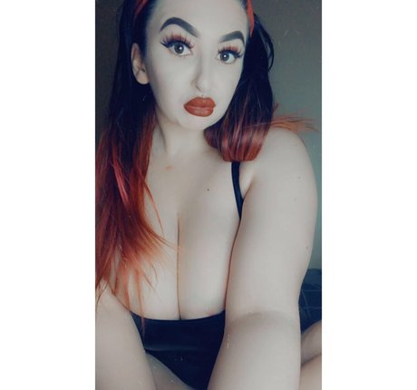 bustyaltgirl model xxx image