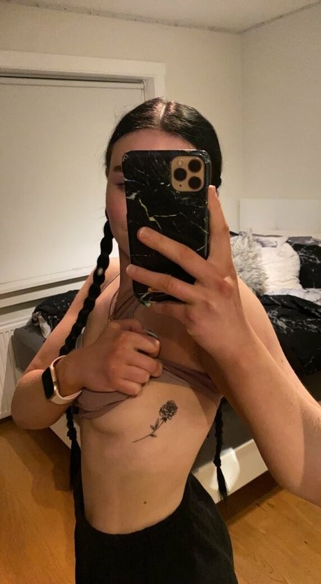 juicyicelandicbooty nudes pornstar image