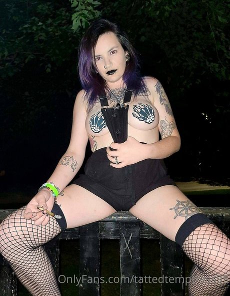 tattedtemptress95 model adult images