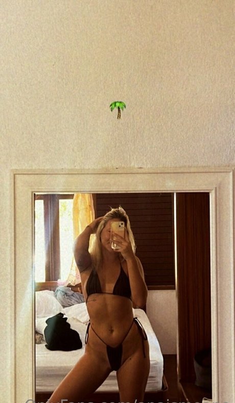 sianaanaom hot star images