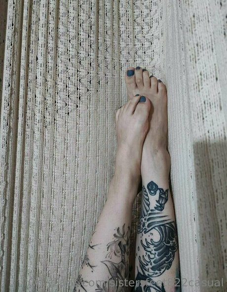 sistersfeet822casual star naked photo