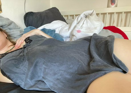 room1204 pretty actress image