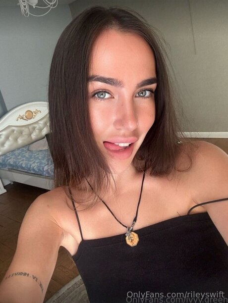 rileyswift star top pictures