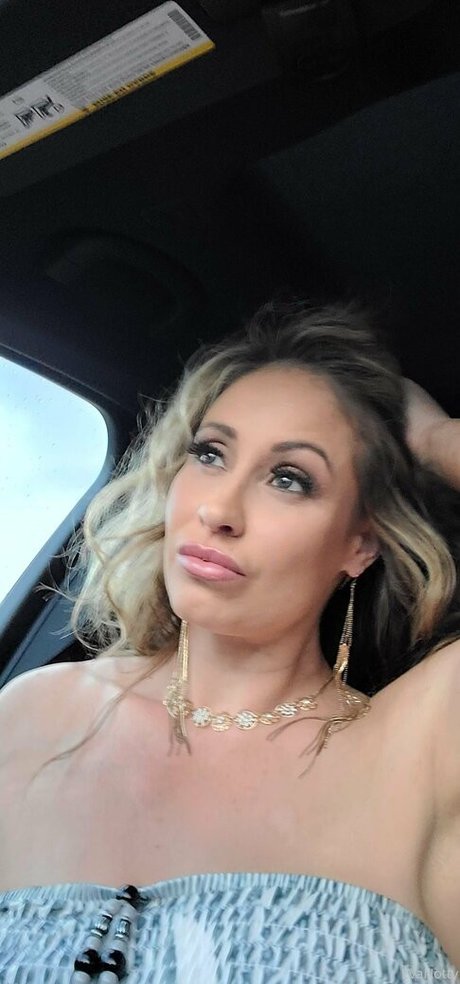 evabnotty model top photos