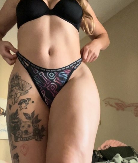 laurentheworm model pretty picture