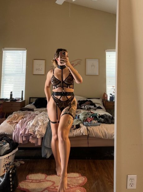 laurentheworm nude model image