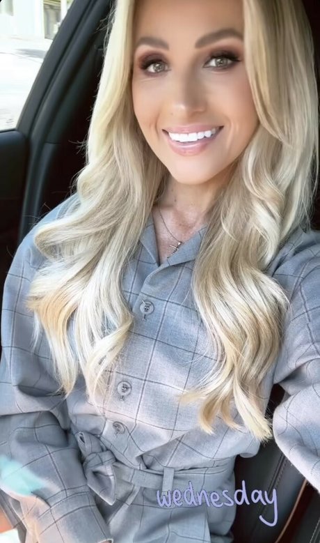 Tomi Lahren pornstar perfect pics