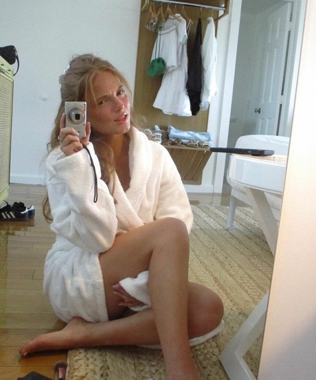 Sophia La Corte hot star galleries