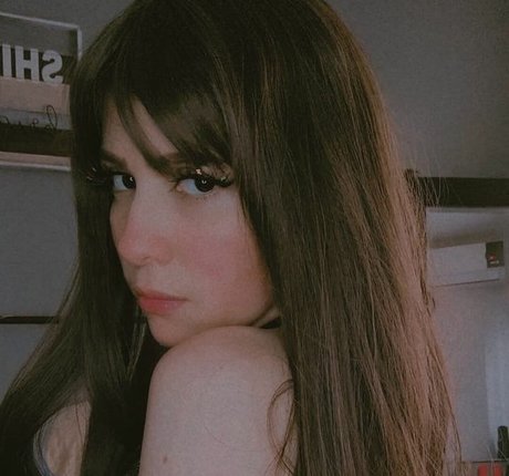 Andrea Becaria naked model pics