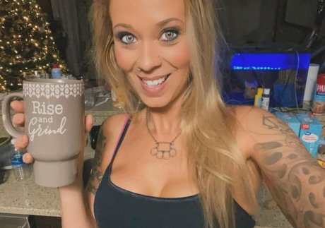 badcandyy erotic model photo