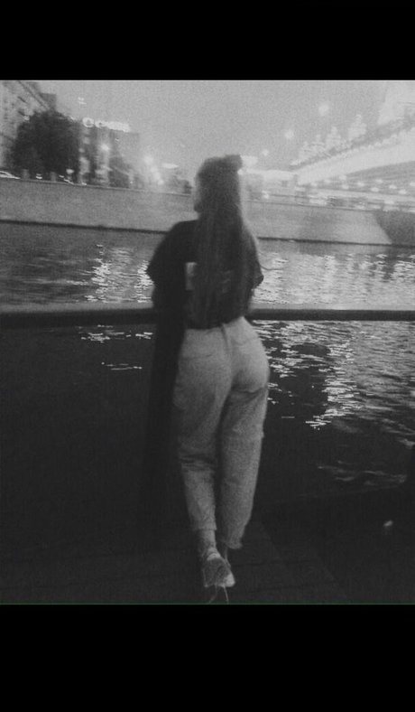 mia little witch pretty actress pic