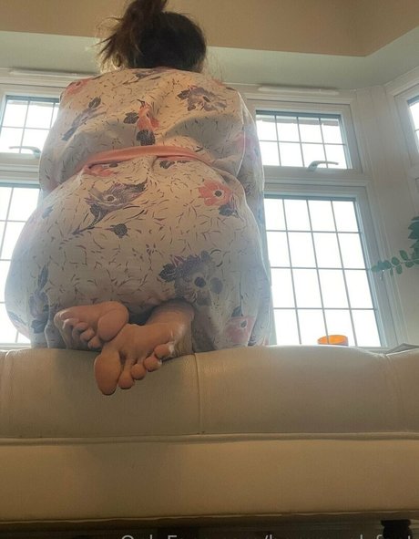 bornroyal feet perfect star pictures