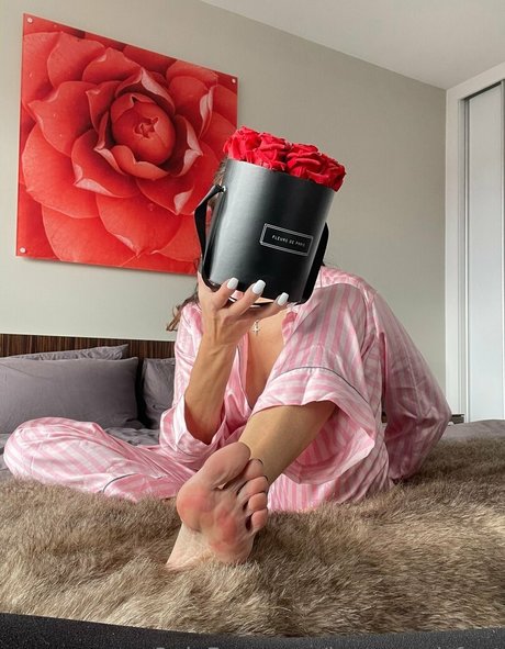 bornroyal feet nude actress image