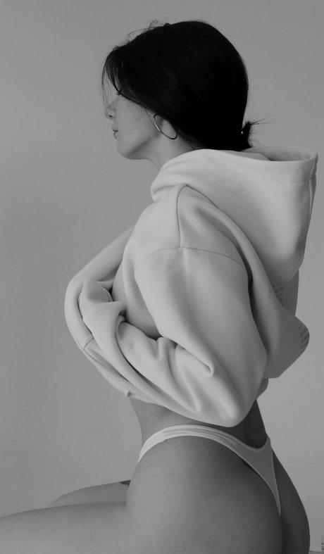 Mussessein naked actress pics