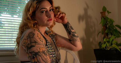 aurorawestx beautiful model image