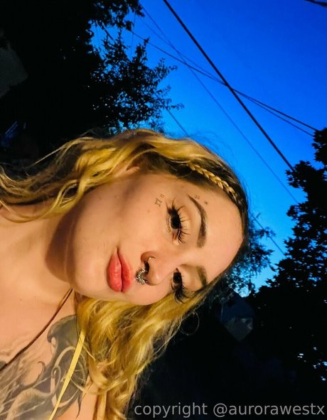 aurorawestx model sexy image