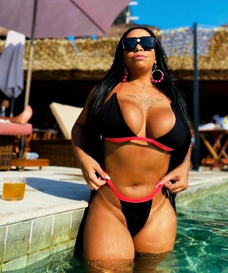 Gabriela Goes model best pics