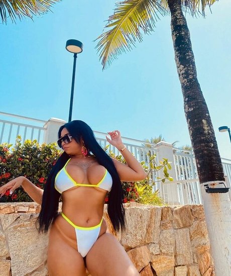 Gabriela Goes model adult image