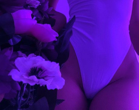 Ybbbyx porn model photos