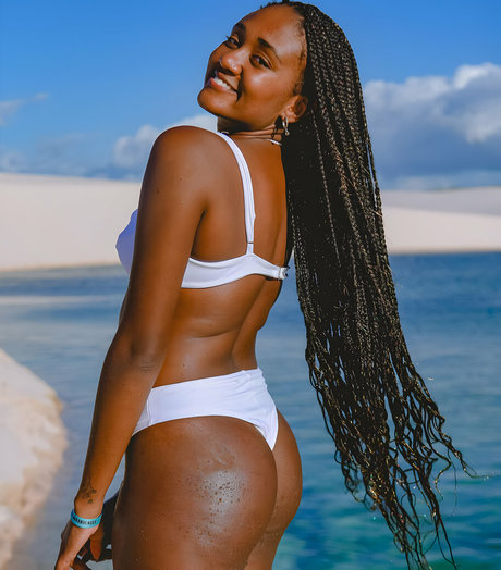 Sarah Aline star sexy pictures