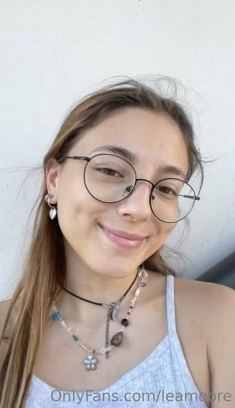 leamoore naked star archive