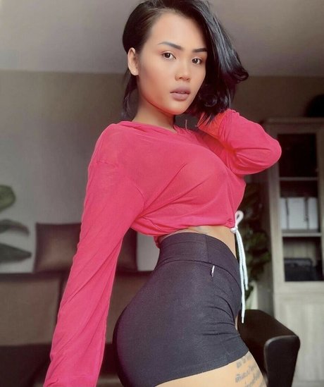 Wilathai erotic model img