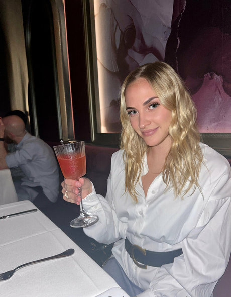 asian blonde onlyfans exclusive photo