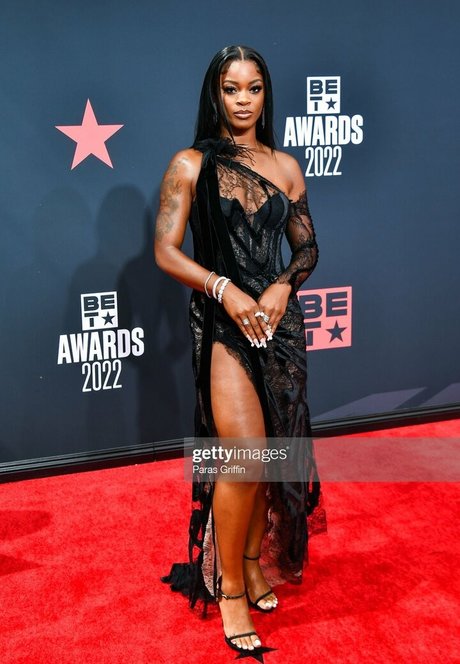 Ari Lennox free pornstar pics