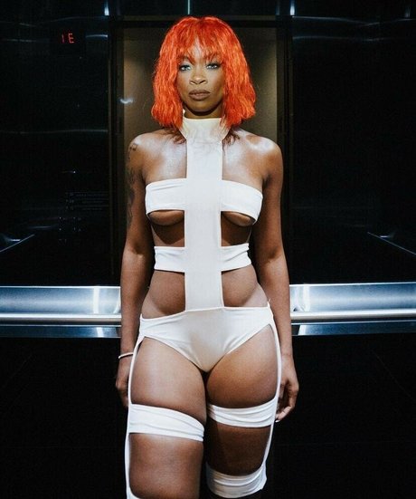 Ari Lennox model art photo