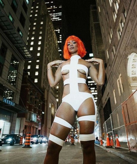 Ari Lennox nudes model pic