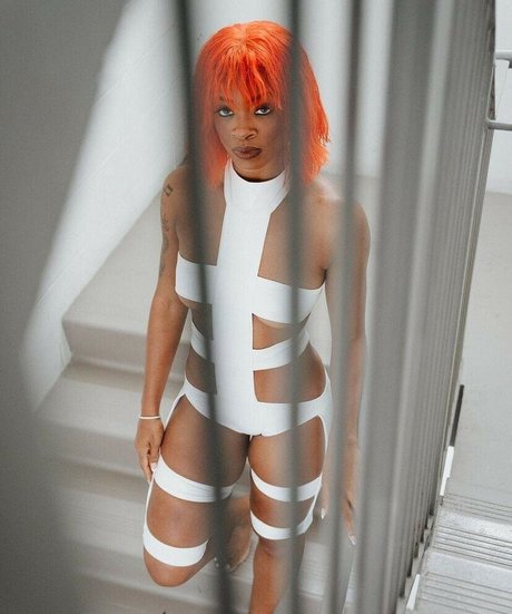 Ari Lennox model erotic image