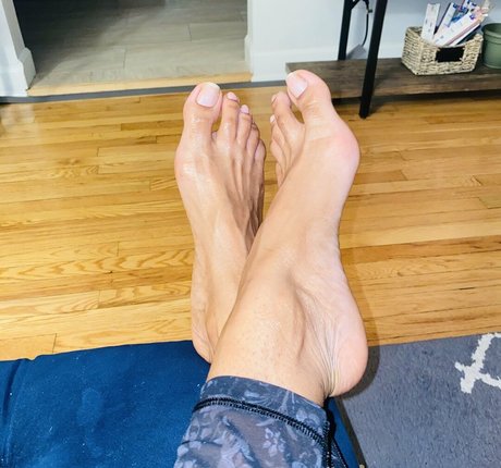 vee feet nudes model galleries