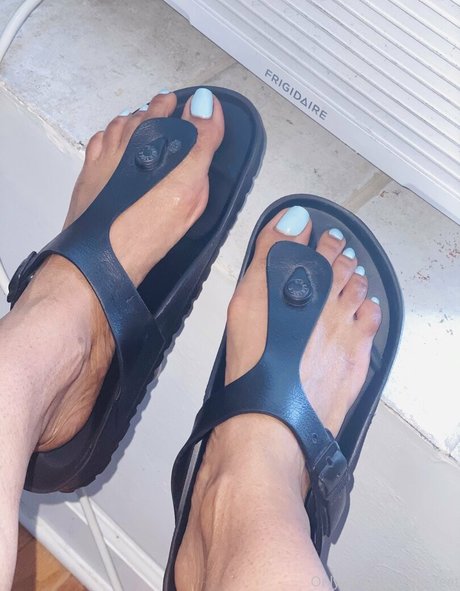 vee feet sex actress image