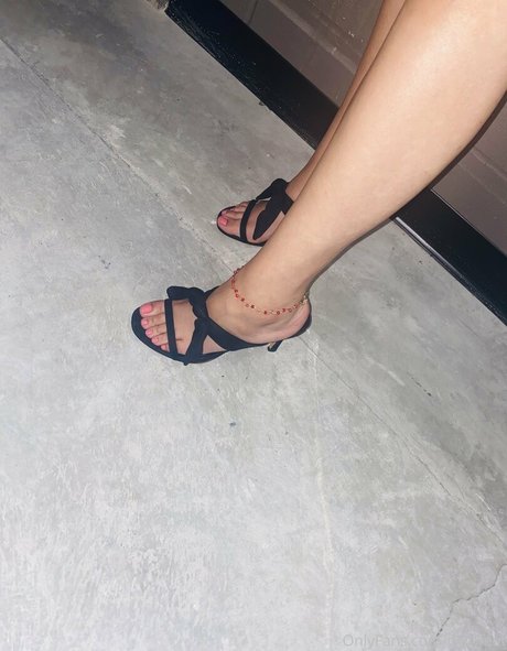 vee feet pornstar high quality image