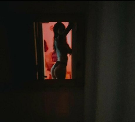 phinemamba naked model picture