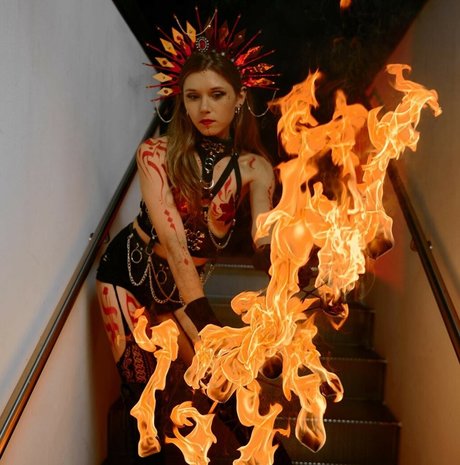 hooping meow nude actress img