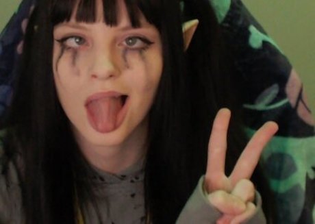 Exoe ASMR nude model pic