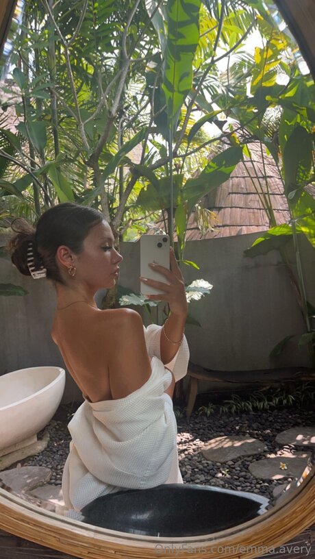 Emma Avery pretty model gallery