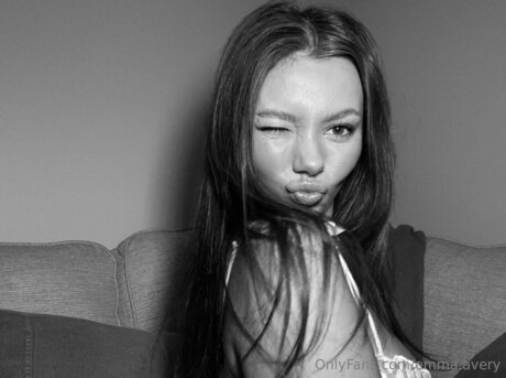 Emma Avery hot actress picture