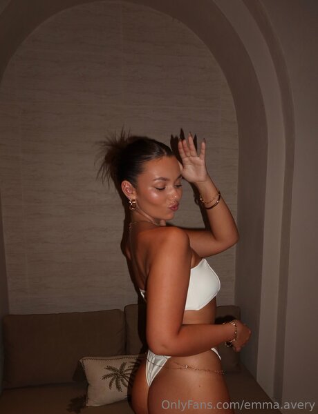 Emma Avery exclusive pornstar photos