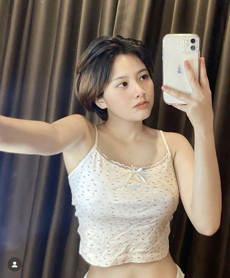 blonde handjob onlyfans pretty pic