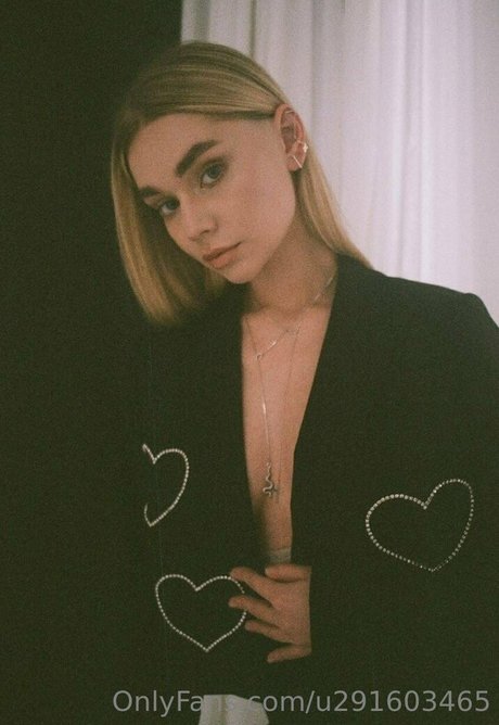 uwetpeach erotic actress image