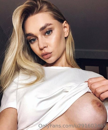 uwetpeach hd actress picture